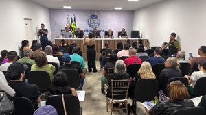 Em Audiência Pública, ambulantes dizem aceitar padronização de bancas, mas resistem em sair de seus pontos na região central