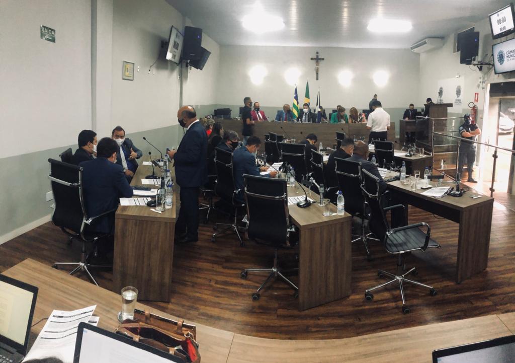 Em sessão extra Câmara conclui votação de projetos que adequam leis orçamentárias para 2021