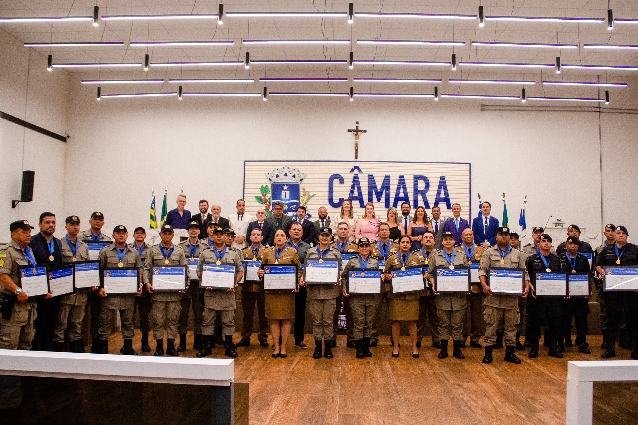 Em sessão solene, Câmara de Anápolis homenageia heróis da PM com Medalha Tenente-Coronel Hrillner Braga Ananias