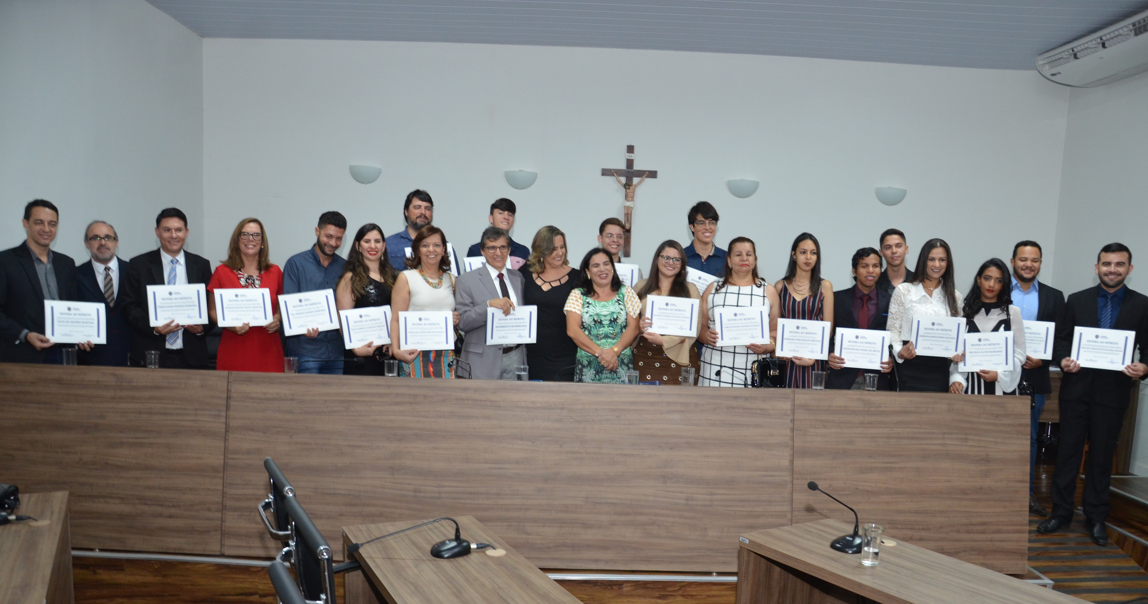 Estagiários e profissionais da educação são homenageados em sessão solene