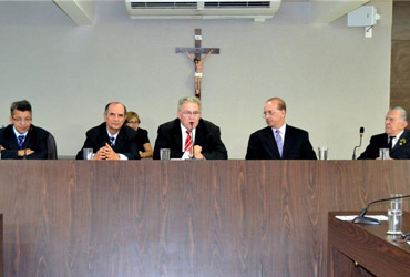  Estagiários são homenageados em sessão ordinária