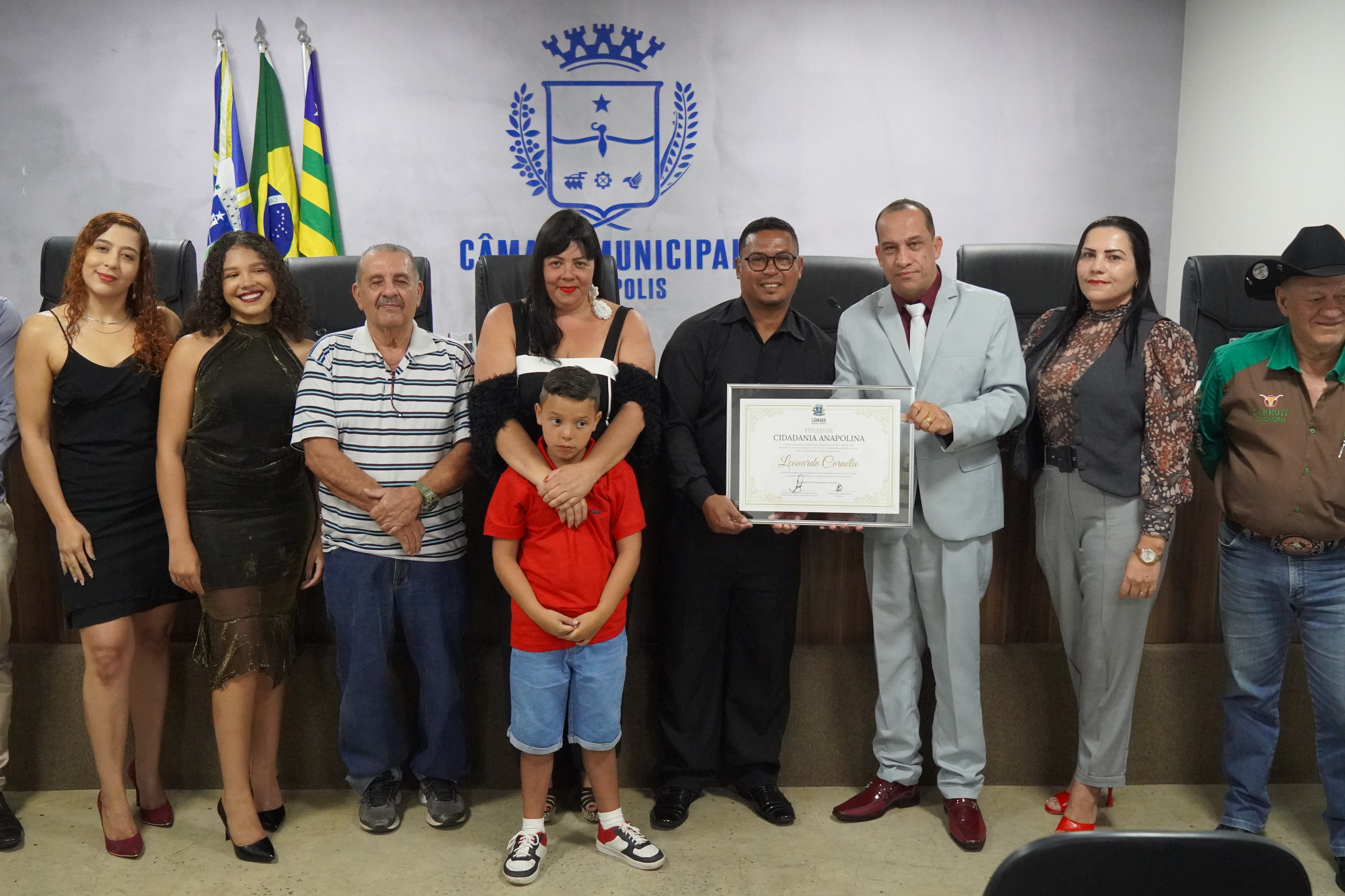 Ex-jogador Leo Goiano recebe título de cidadania anapolina
