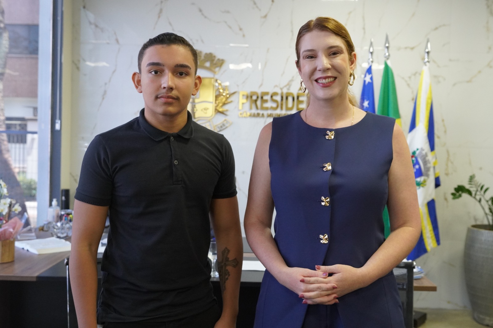 Finalista de prêmio nacional de iniciação científica com projeto de sustentabilidade, jovem anapolino é recebido por presidente Andreia Rezende