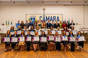 Força da mulher anapolina é reconhecida com entrega da Medalha Dulce de Faria