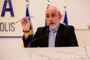 Fred Godoy anuncia doação de pulseiras de segurança para crianças neurodivergentes