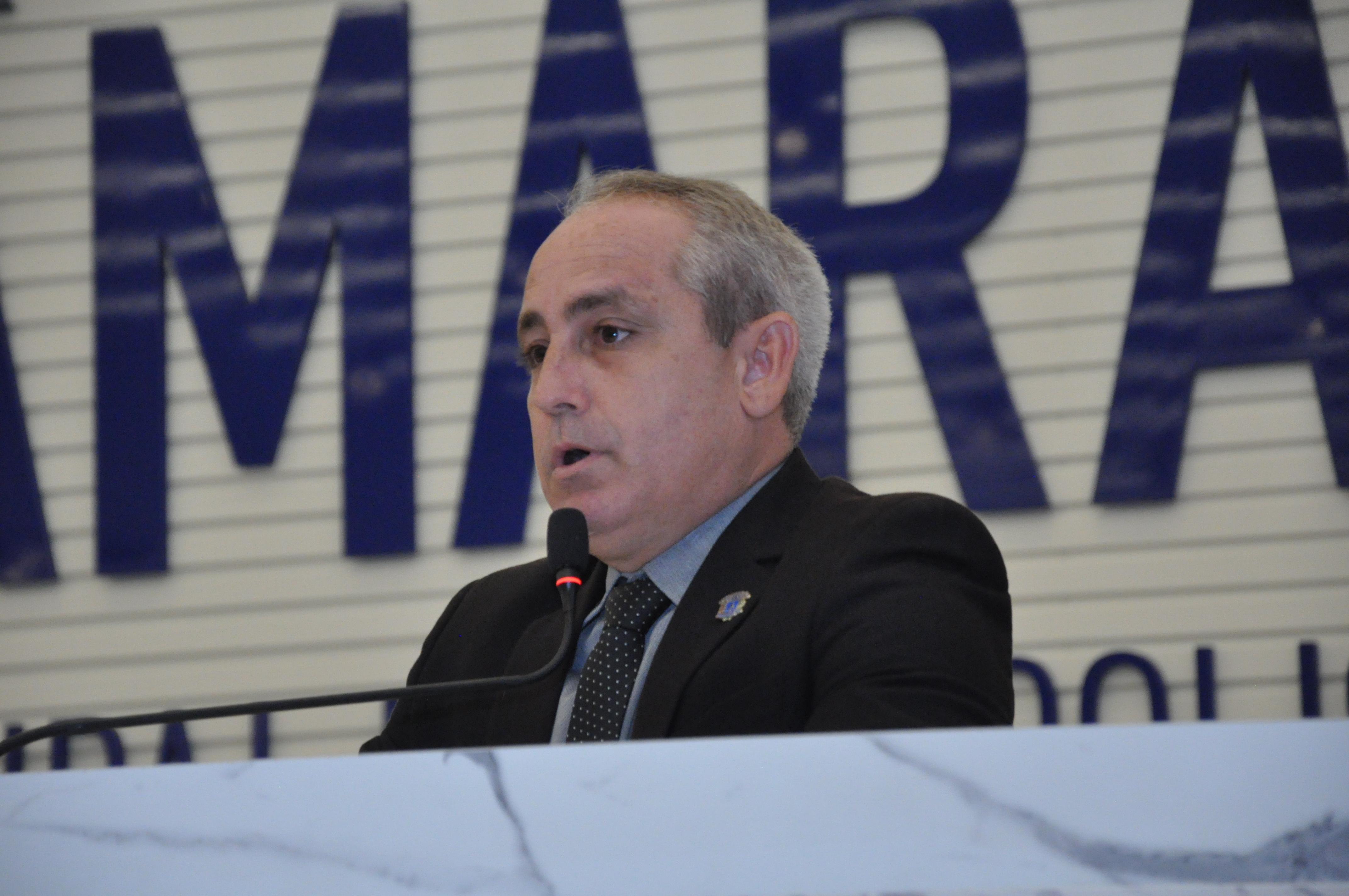 Frederico Godoy anuncia campanha para conscientizar sobre a necessidade de evitar despejo de detritos de construção em lotes baldios