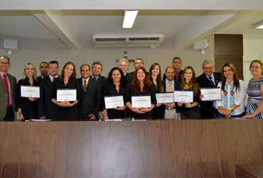 Funcionários da Câmara são homenageados durante sessão