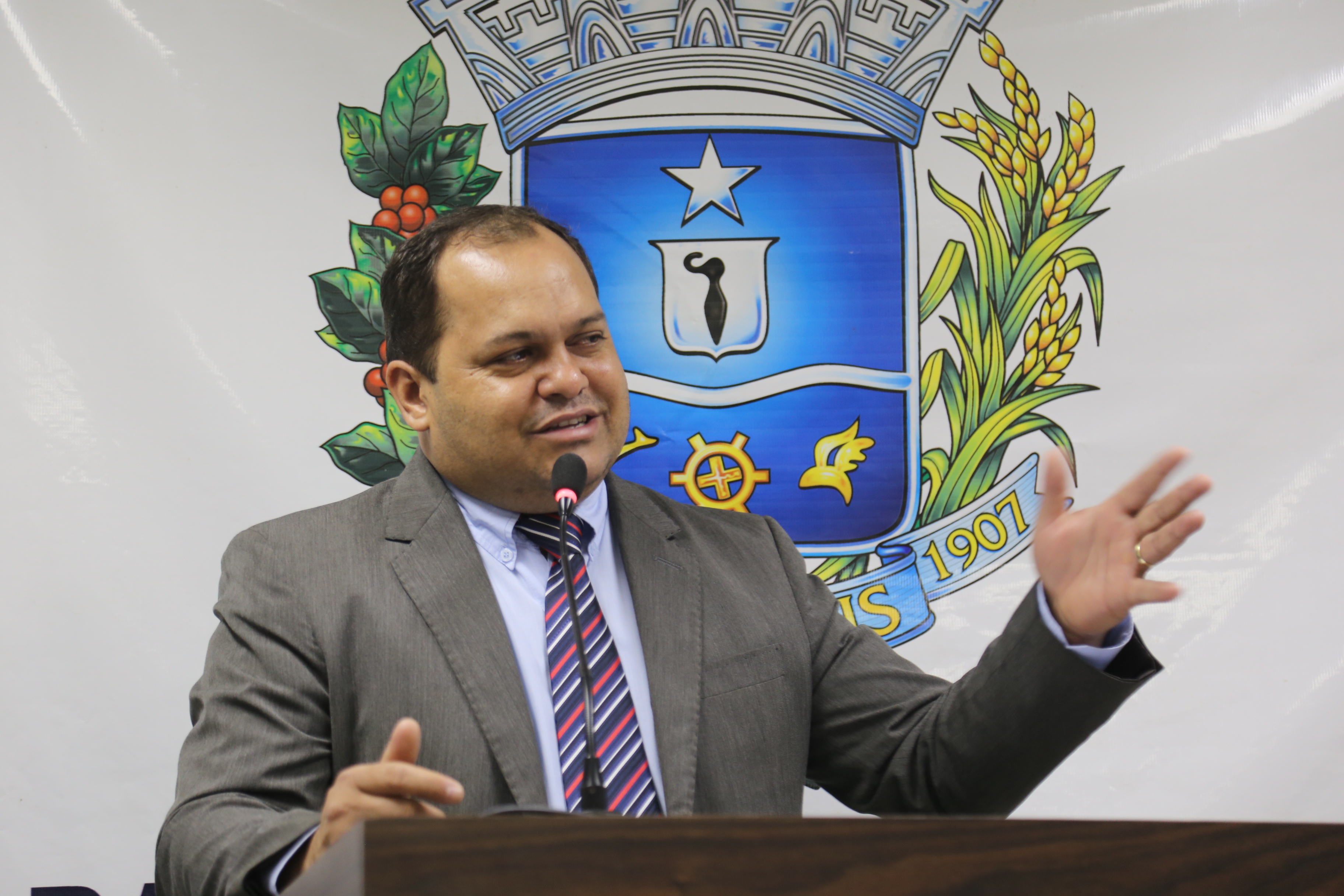 Gleimo faz Moção de Aplauso à igreja e centro universitário