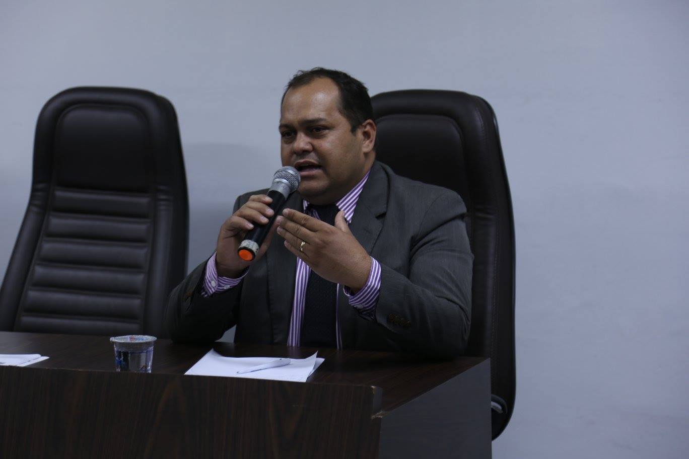 Gleimo Martins quer relação de medicamentos em unidades de saúde