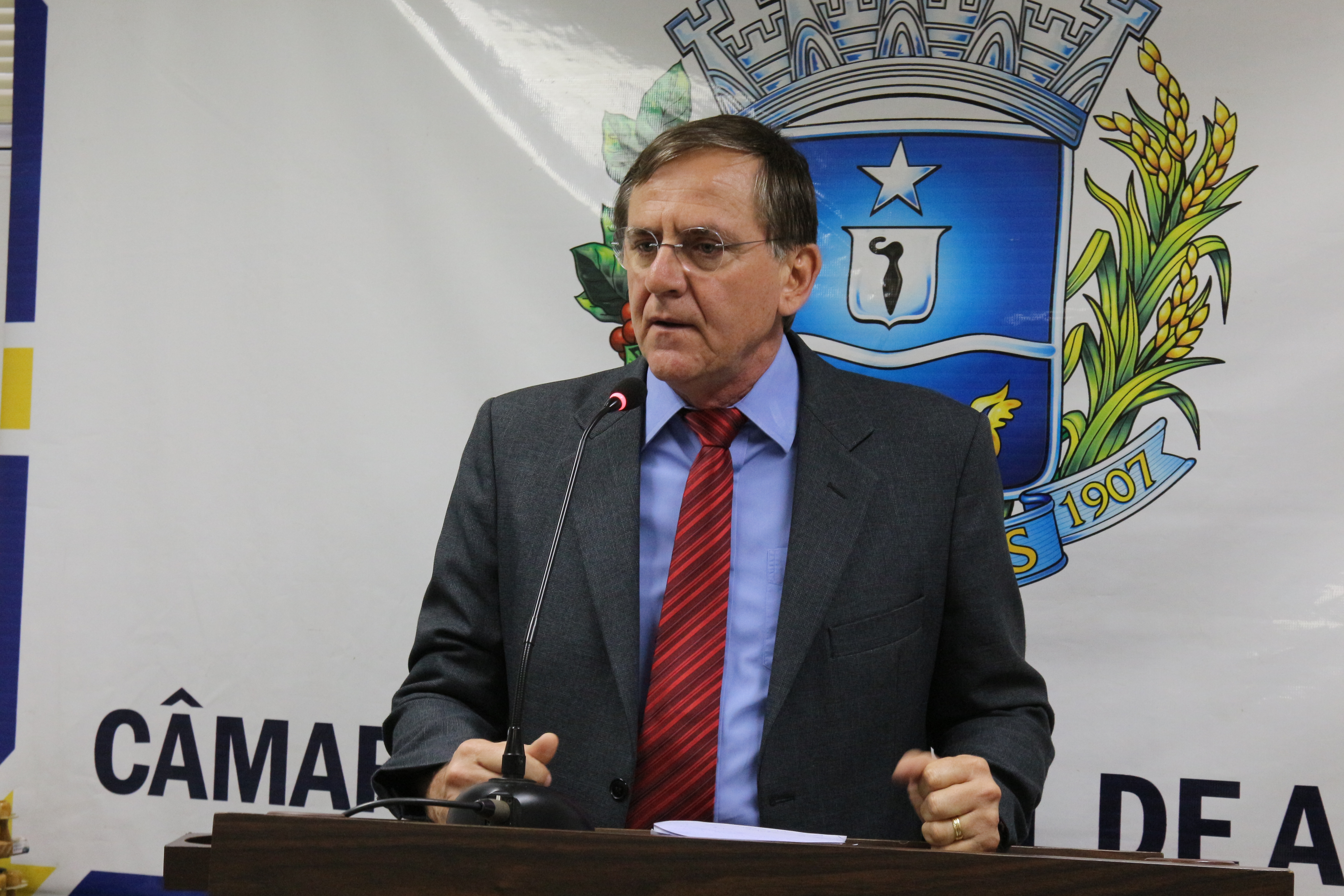 Gomide questiona critério do prefeito para conceder gratificações