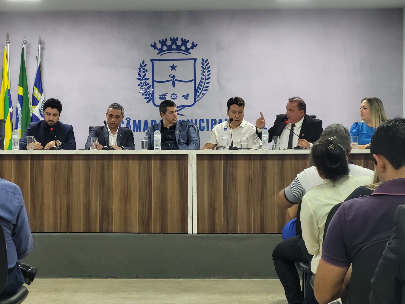 Hélio Araújo enaltece visita de deputados e reúne lideranças partidárias para tratar de demandas