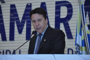 Hélio Araújo fala sobre projeto que garante a instituições religiosas a definição de banheiros