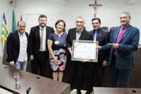 Iniciativa de Lisieux Borges, Câmara outorga título de cidadania ao historiador Jairo Alves Leite, com presença de vereadores e representantes da cultura