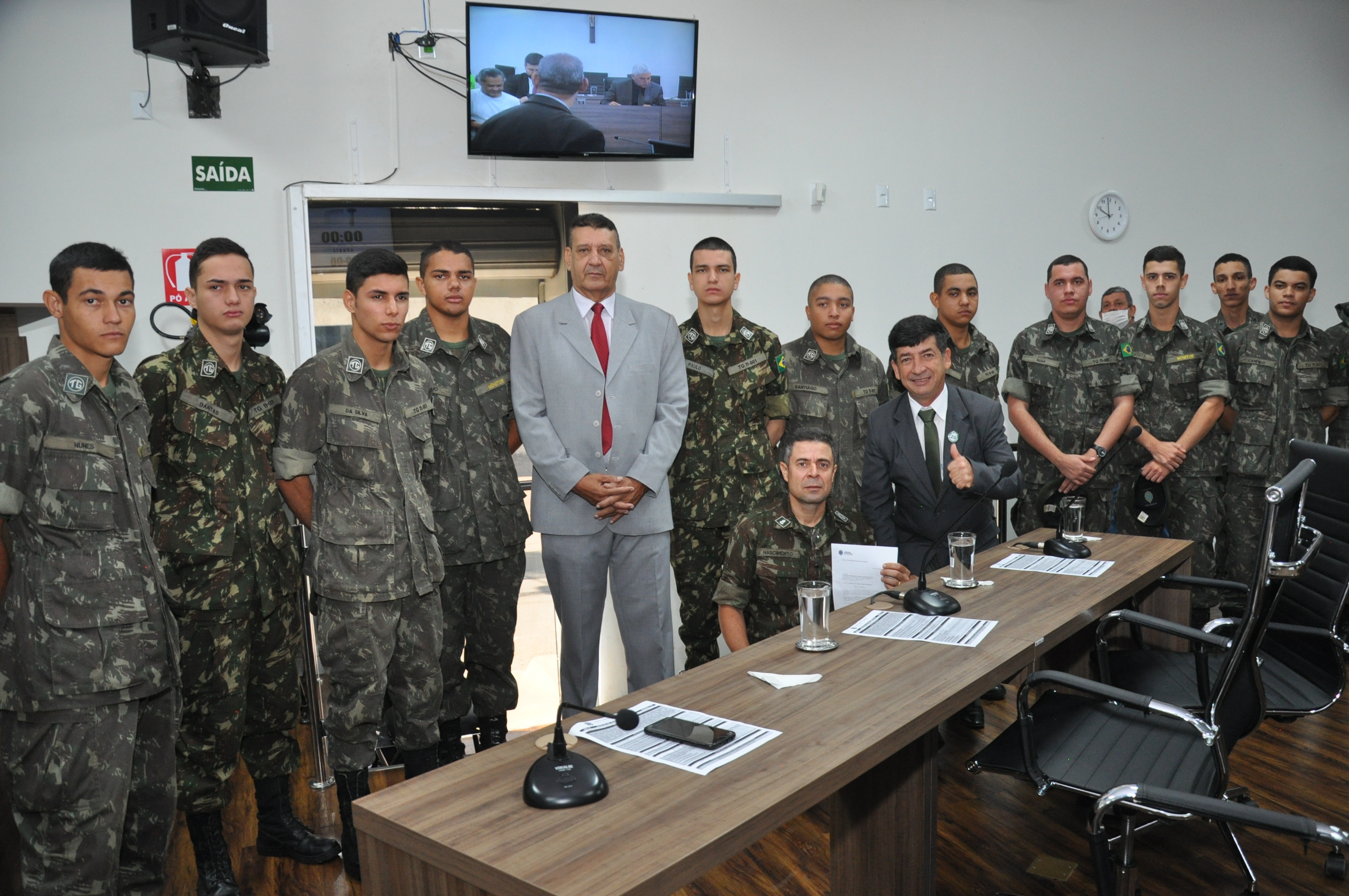 Instrutor chefe do Tiro de Guerra, Subtenente Cláudio Nascimento, recebe Moção de Aplauso