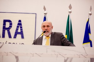 Jakson Charles afirma que município vai assumir passivo do Graduação, mas que prioridade agora é o ensino fundamental