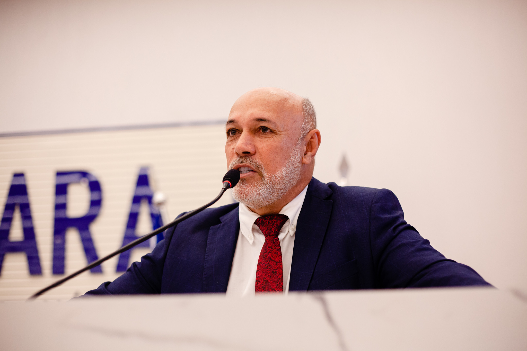 Jakson Charles explica que adesão a atas feita pelo Executivo tem previsão na Lei de Licitações