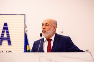 Jakson Charles explica que Município e Estado fazem adequações conjuntas para ampliar vagas na rede de educação