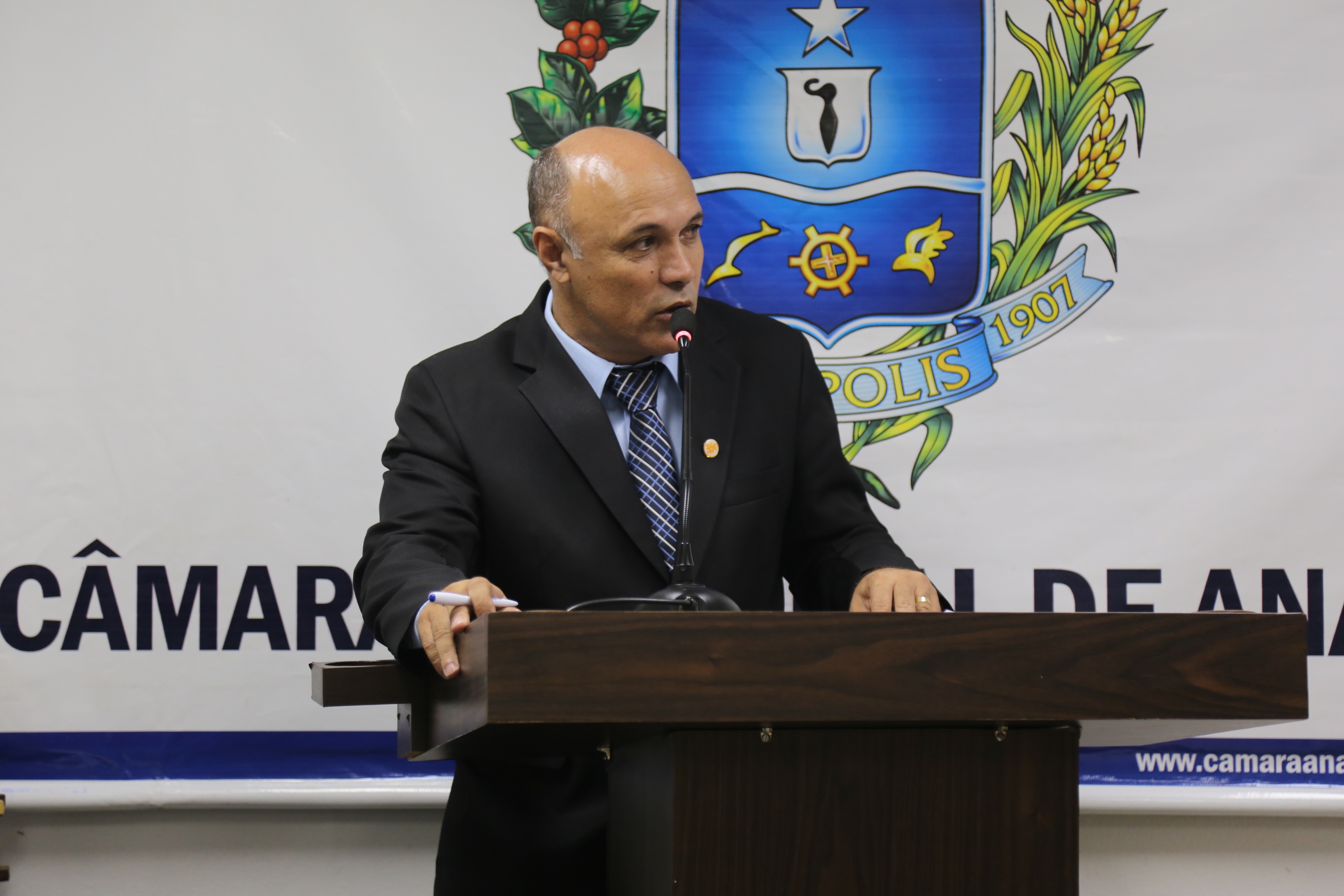 Jakson comemora inauguração de centro de artesanato