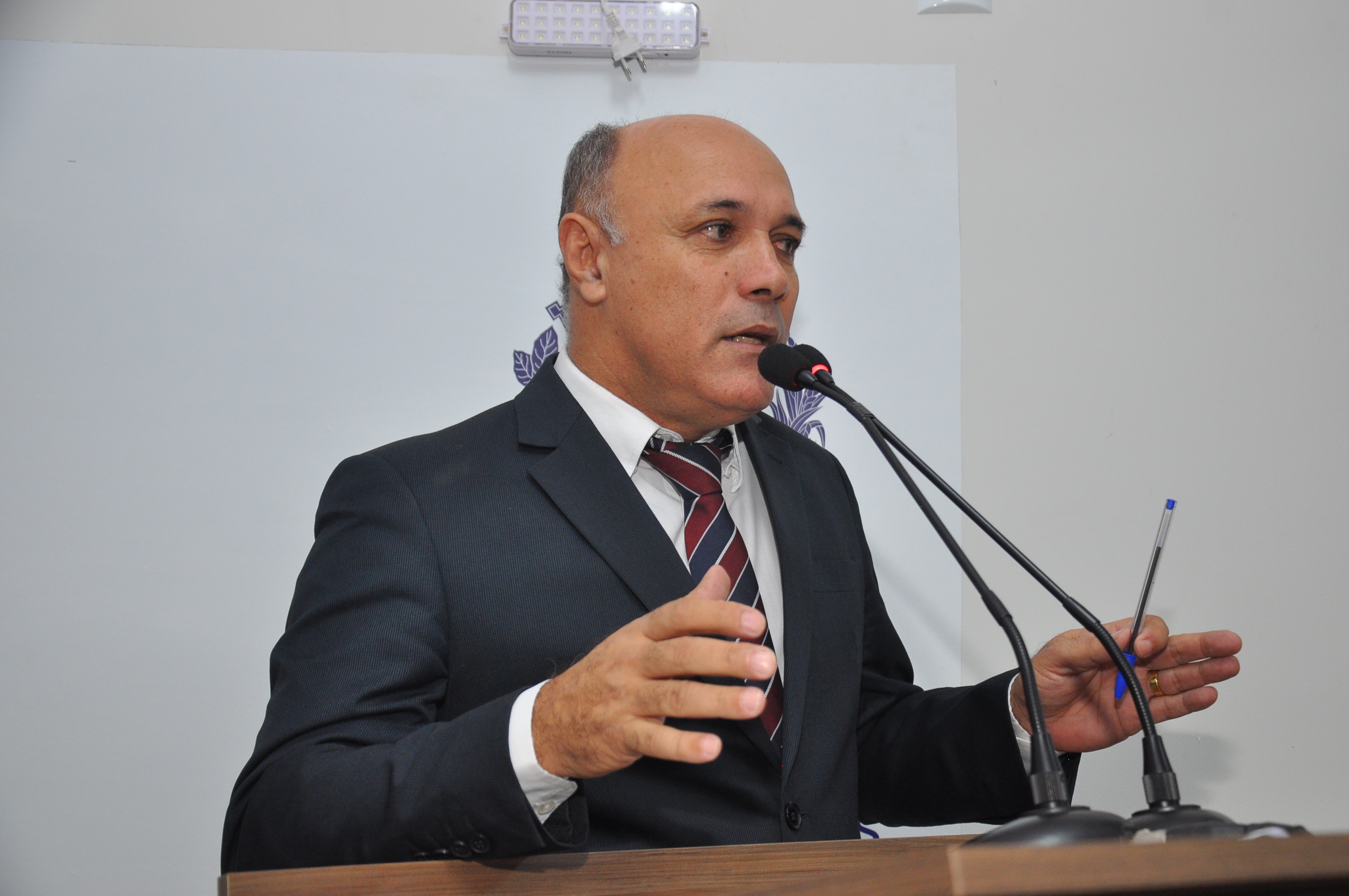 Jakson diz que prefeito atua para atender servidores dentro da Lei de Responsabilidade Fiscal