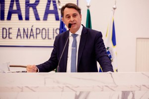 Jean Carlos anuncia ajustes e o pagamento dos repasses à Maternidade Dr. Adalberto, além da ampliação de lâmpadas LED na cidade