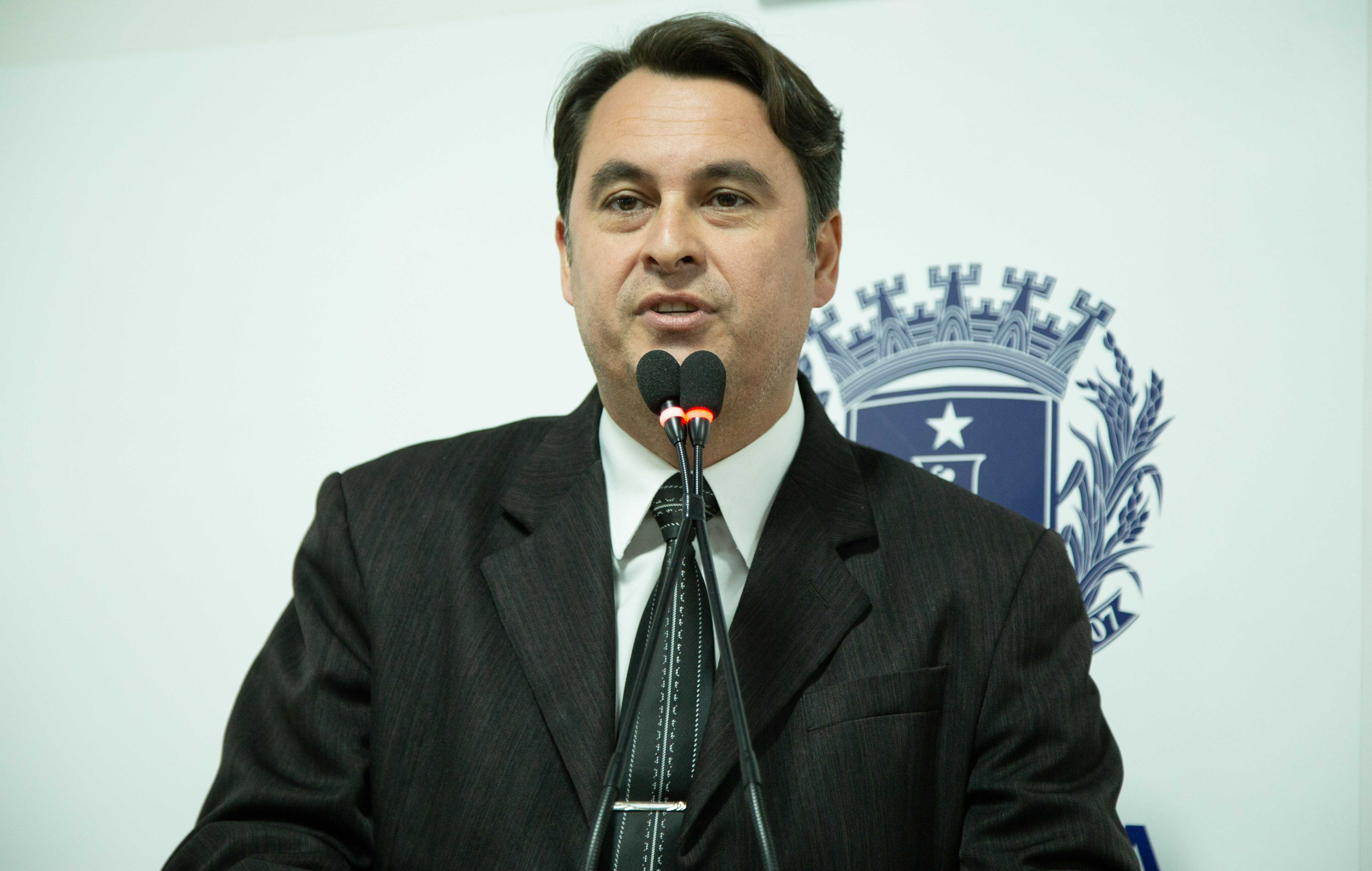 Jean Carlos cumprimenta administração por dar adicional de titulação para 2 mil servidores 