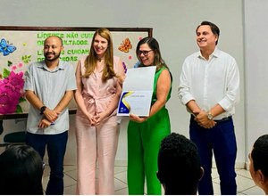 Jean Carlos e membros da mesa diretora acompanham visita de alunos da APAE ao executivo na Semana Nacional da Pessoa com Deficiência