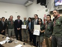 Jean Carlos entrega Certificado de Honra ao Mérito ao Grupo de Escoteiros Bernardo Sayão Jean Carlos entrega Certificado de Honra ao Mérito ao Grupo de Escoteiros Bernardo Sayão