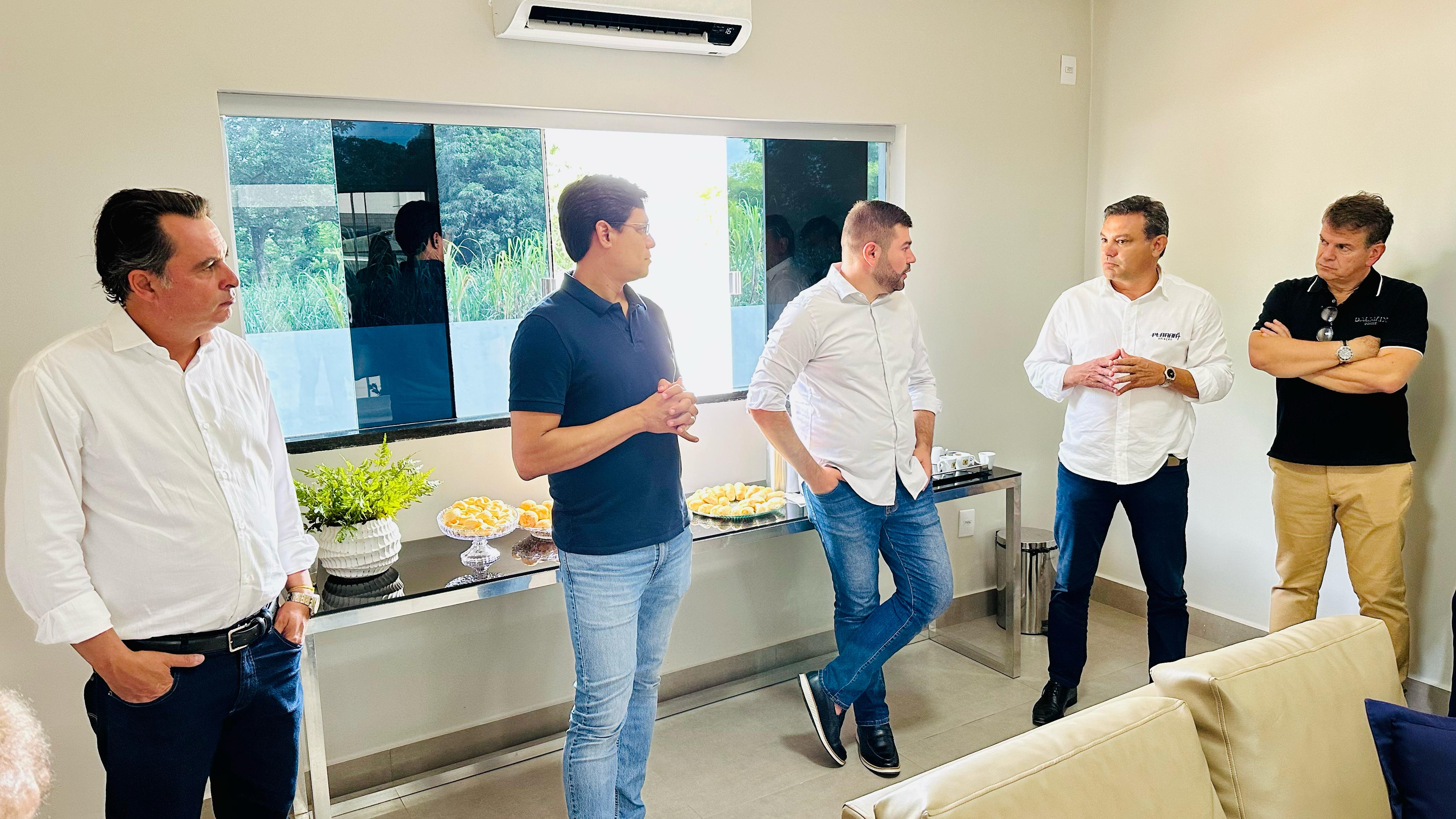 Jean Carlos participa de reunião com empresários e lideranças políticas e reforça importância do Aeroporto de Cargas de Anápolis
