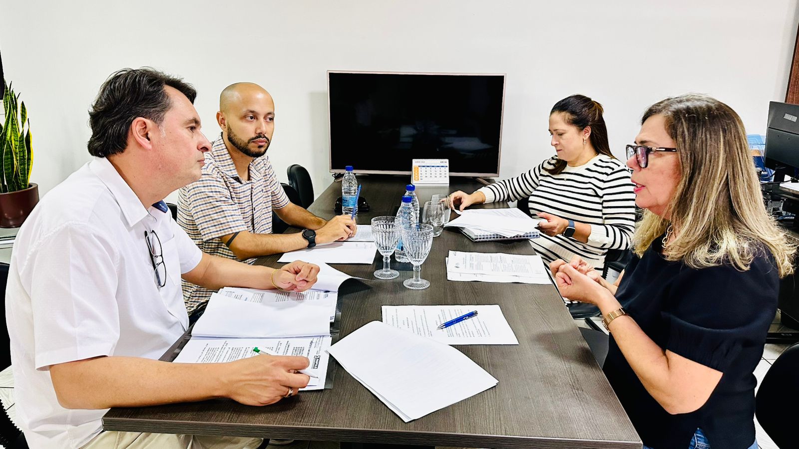 Jean Carlos participa de reunião com secretária de educação sobre adequações requeridas pelos órgãos federais para escolha dos diretores escolares da rede municipal de ensino