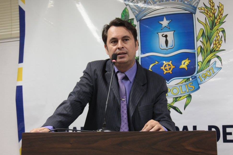 Jean Carlos pede proteção em bueiros na cidade