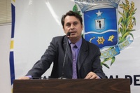 Jean Carlos pede proteção em bueiros na cidade