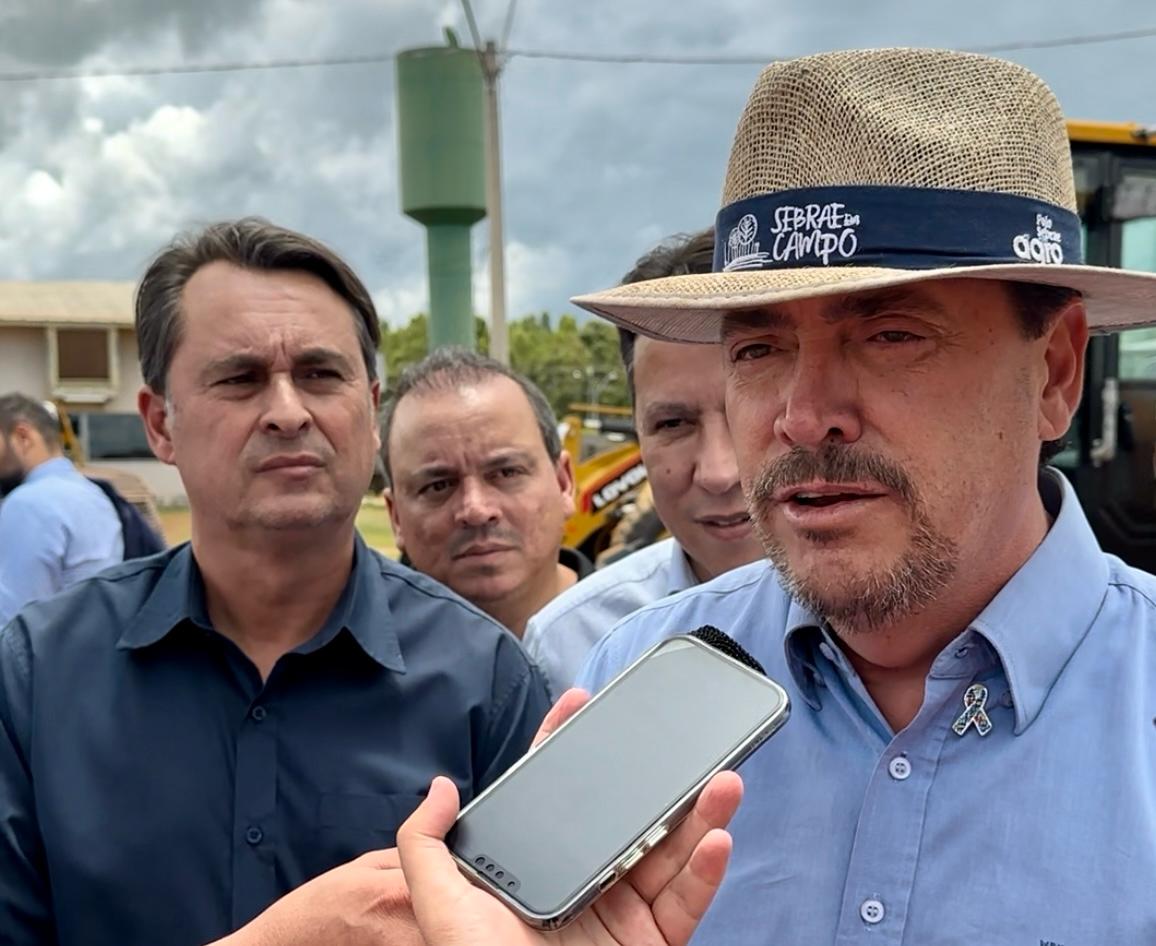 Jean Carlos solicita recursos ao senador Wilder Morais para reformas e construções de feirões