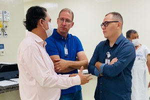 Jean Carlos visita Hospital Alfredo Abrahão e reforça importância do atendimento de portas abertas 