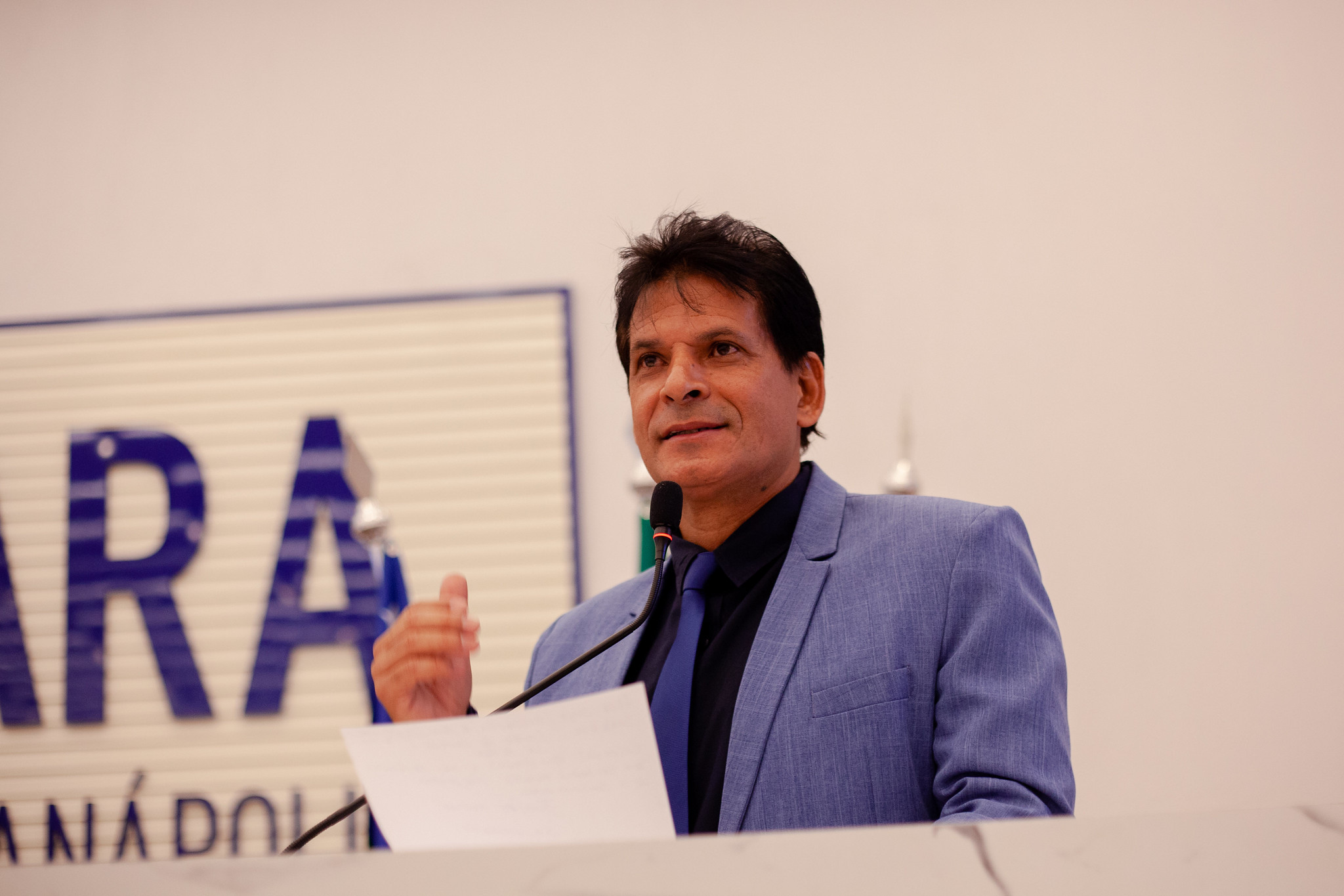 João da Luz chama a atenção para desrespeito da Saneago, com água suja e falta de recuperação de calçadas