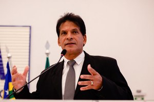 João da Luz defende fundo para alunos das escolas estaduais participarem de eventos científicos