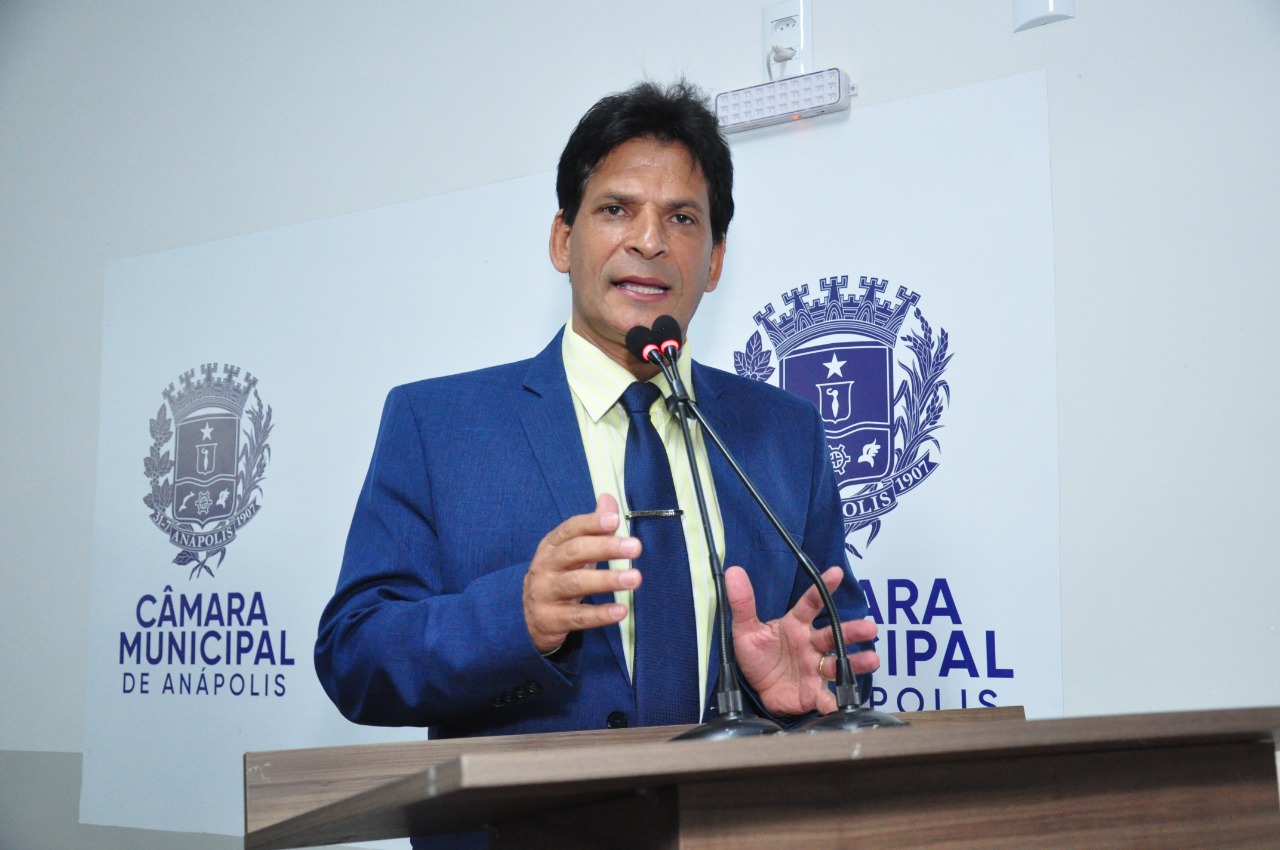 João da Luz explica como funciona instalação do sistema de geração de energia limpa com placas fotovoltaicas