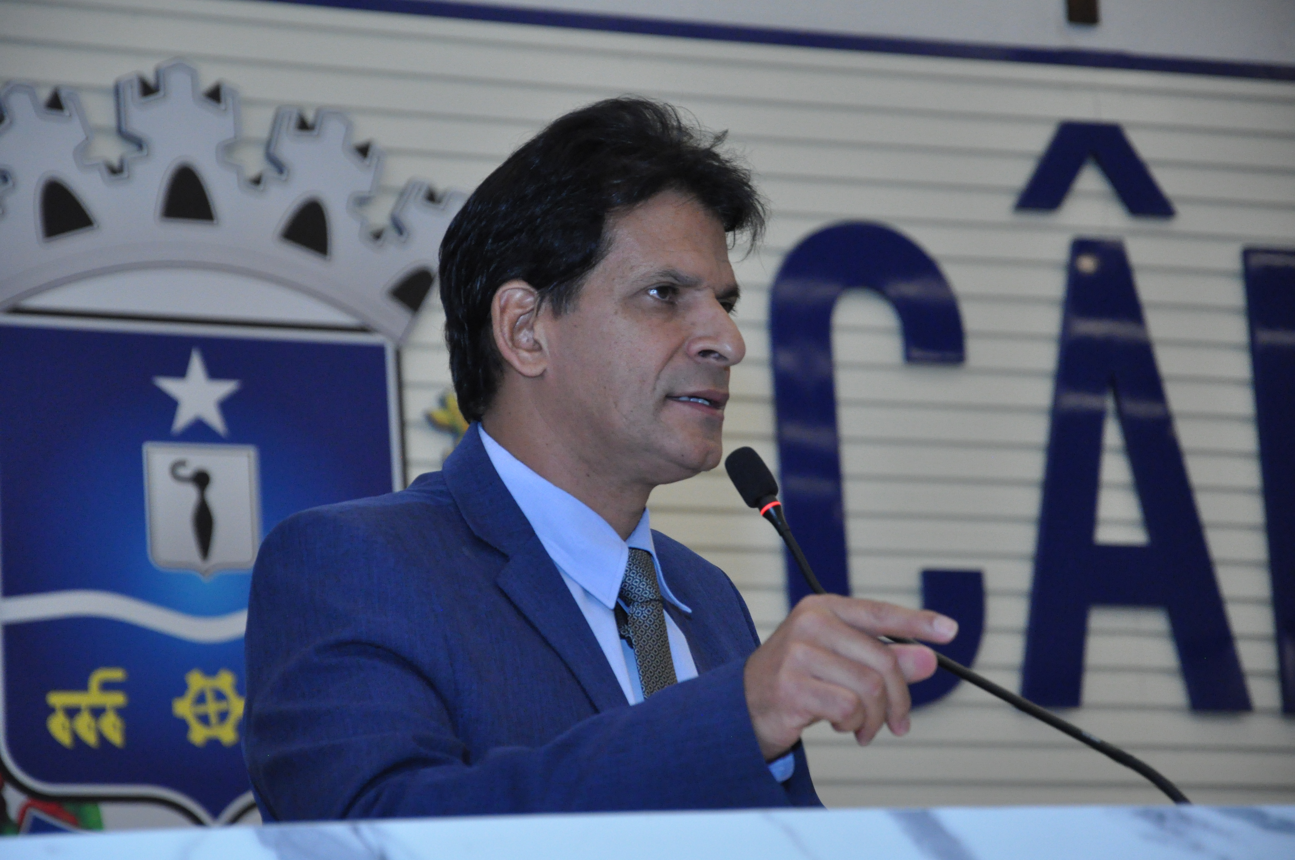 João da Luz explica projeto que obriga postos de combustíveis a usarem mangueiras transparentes 