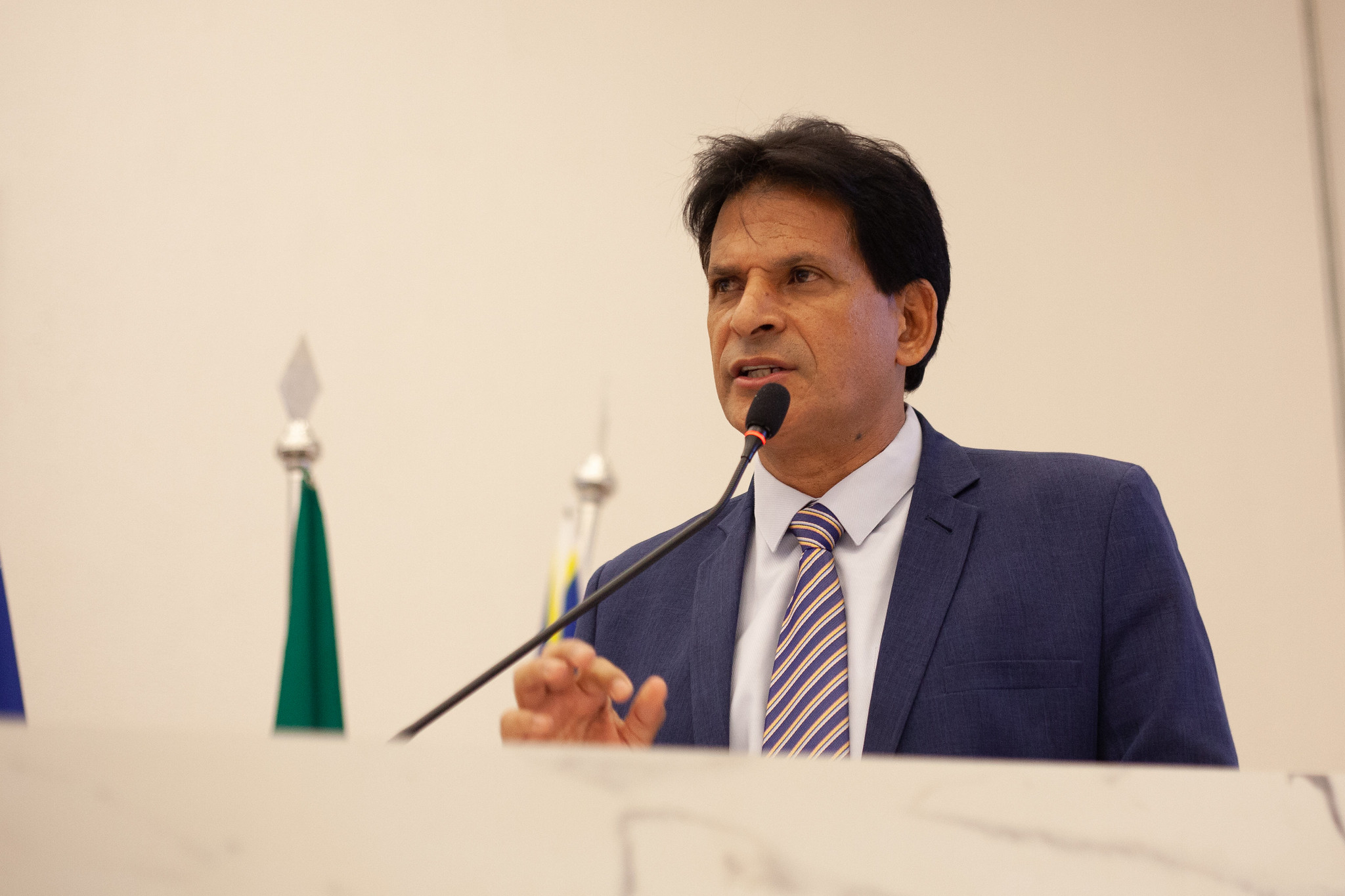João da Luz faz indicação aos governos municipal e estadual para criar programas de ajudem famílias em situação vulnerável a fazer pequenas reformas em suas moradias