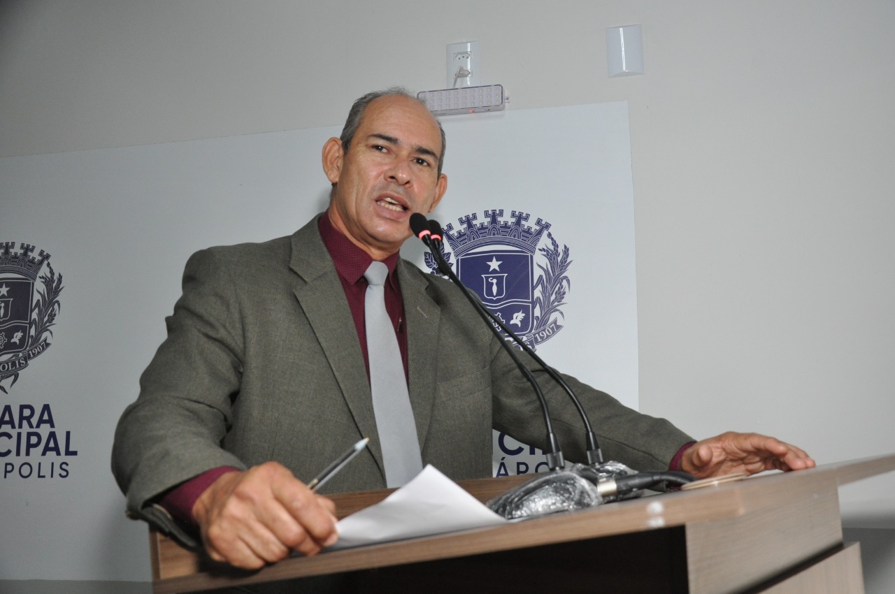 João Feitosa apresenta Moção de Aplauso a gerente da Enel de Anápolis Adriano César de Oliveira