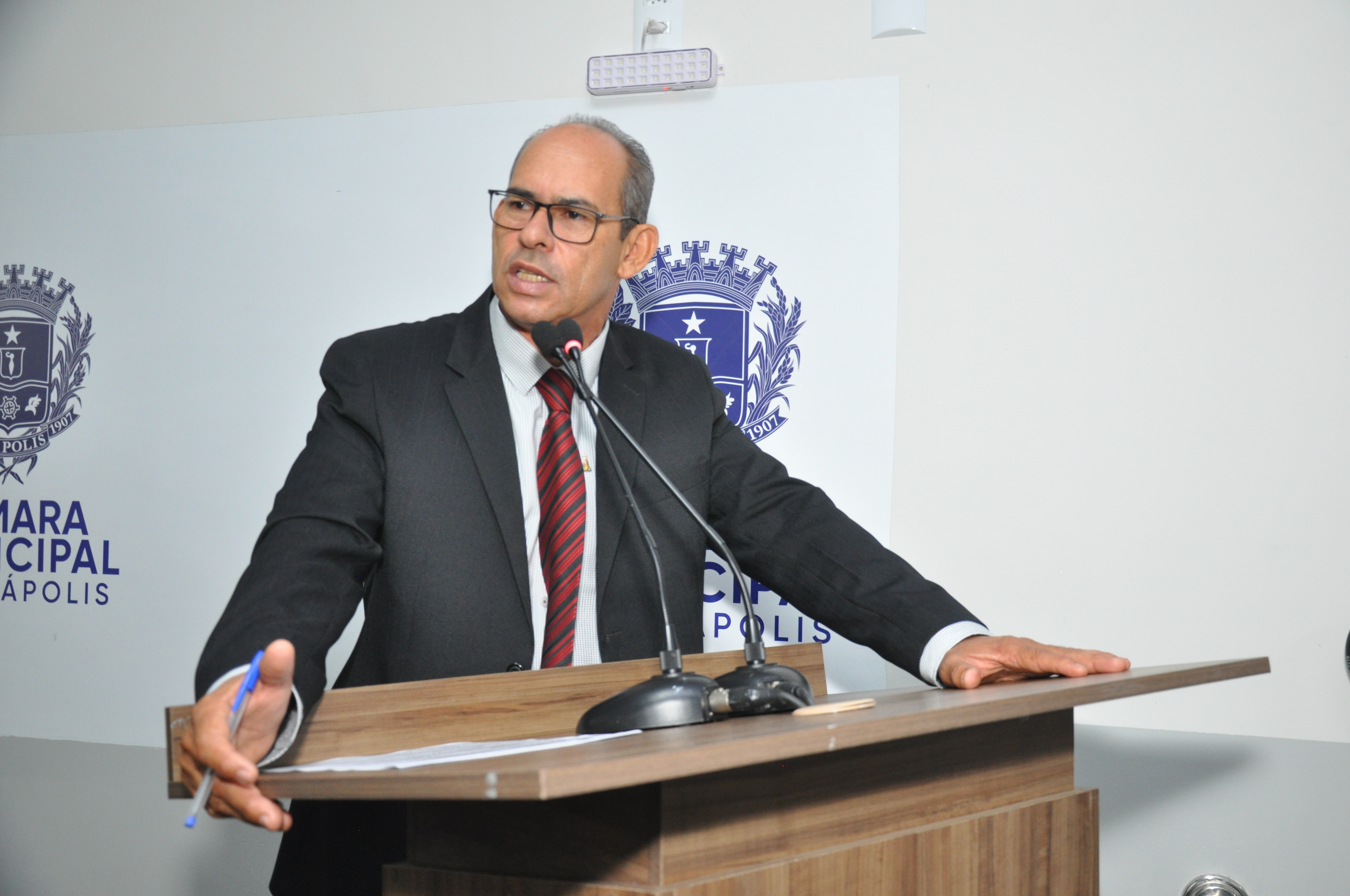 João Feitosa celebra Dia do Professor e elogia entrega da Comenda Nadyr de Souza Andrade