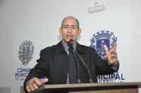 João Feitosa disse que foi efetivada poda de pinheiros na região do Village Cardoso