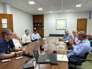João Feitosa e prefeito interino Márcio Cândido se reúnem com Equatorial para pedir energia em pontos da cidade