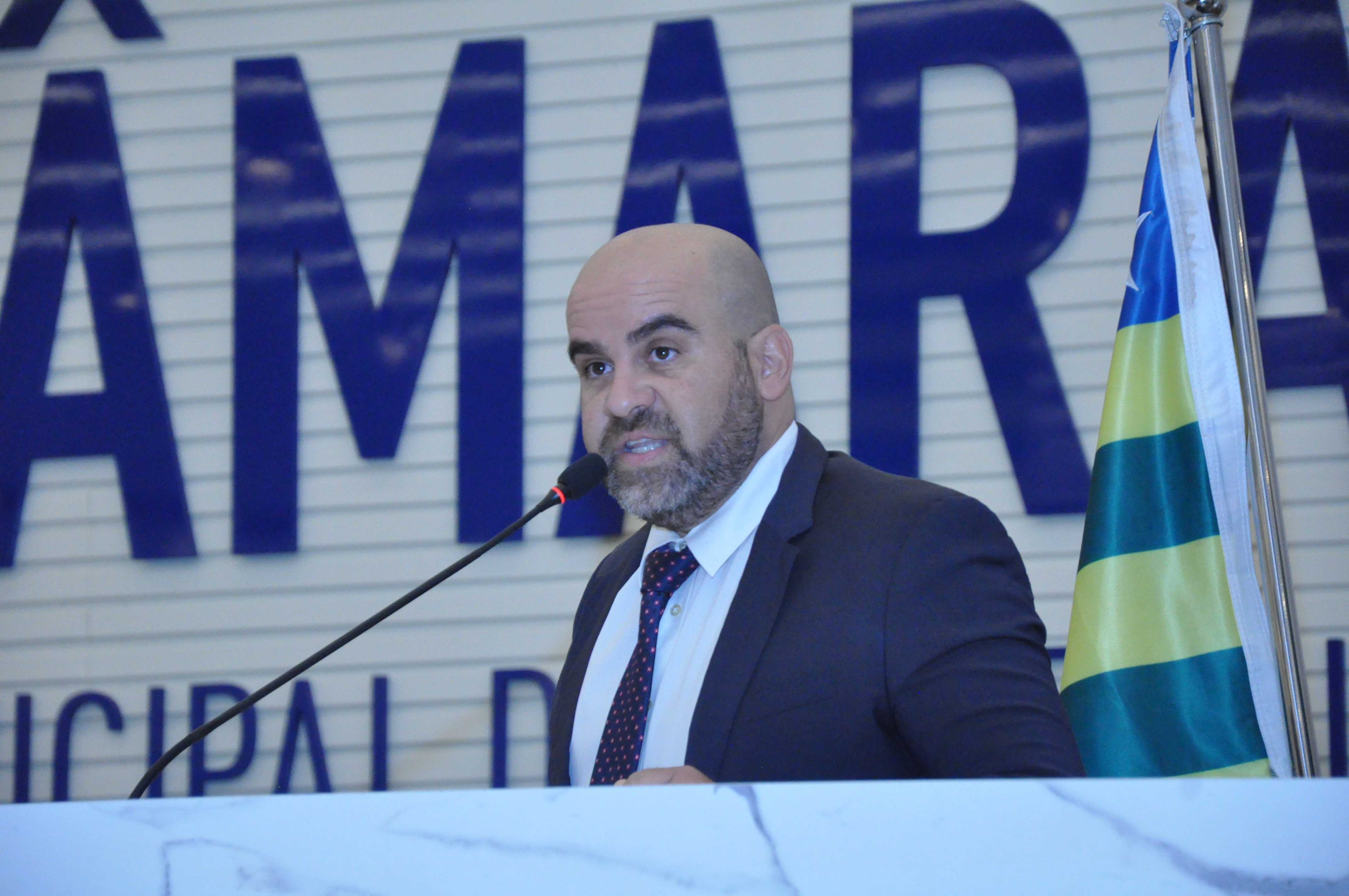 José Fernandes apresenta preocupações e questionamentos com a transferência da gestão de 34 unidades de saúde para OS