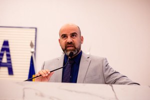 José Fernandes informa busca de recursos para ciclovia na Av. Brasil e destaca ação de regularização de permissionários