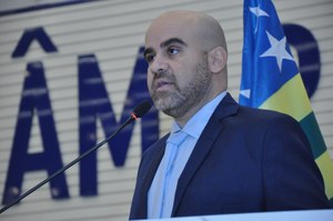 José Fernandes pede saída de servidora da Secretaria Municipal de Saúde