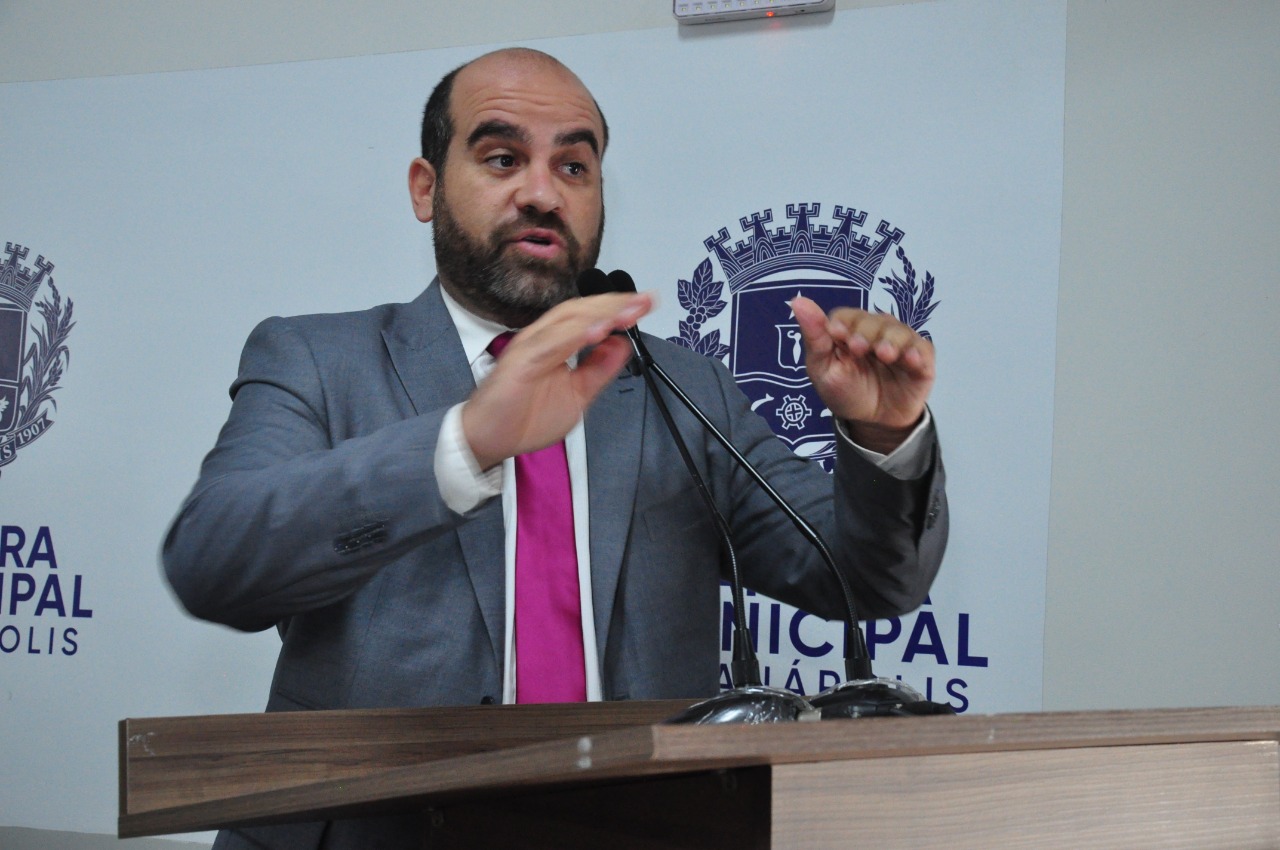 José Fernandes repercute possível transferência de curso de medicina para Anápolis