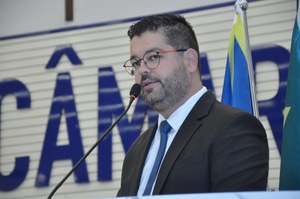 Leandro Ribeiro lamenta assassinato de jovem em frente a uma escola em Anápolis