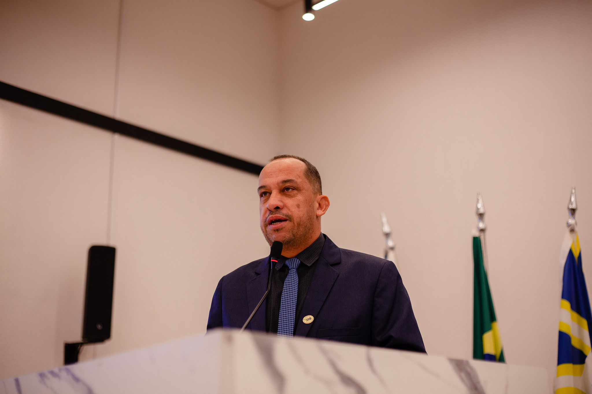 Luzimar Silva pede agilidade da prefeitura na execução de obras na Escola Municipal Anapolino de Faria