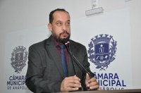 Luzimar Silva repercute entrega de kits escolares e reforma da Escola Municipal Cora Coralina