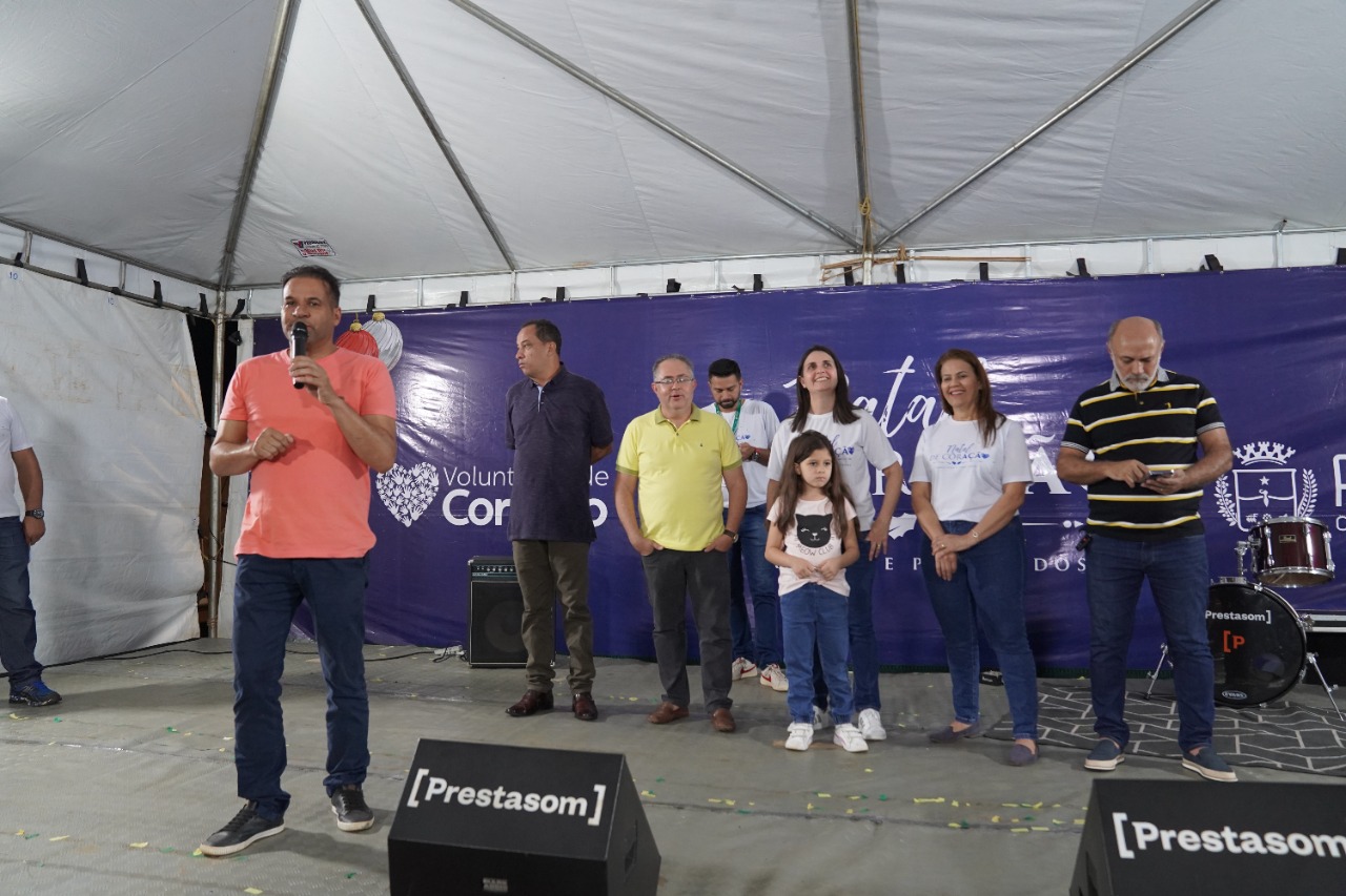 Moradores do Residencial Leblon recebem caravana do Natal de Coração